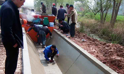 水渠現(xiàn)澆成型機